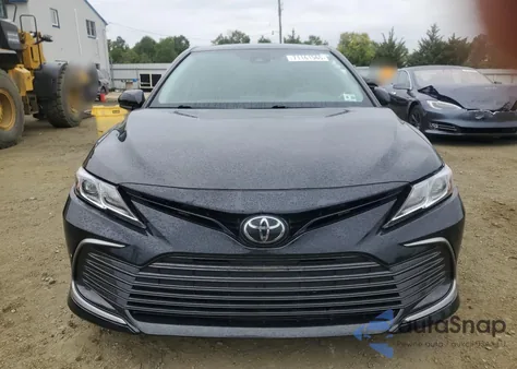 2023 Toyota Camry Le z USA, uszkodzony, nr VIN 4T1C11AK6PU733152